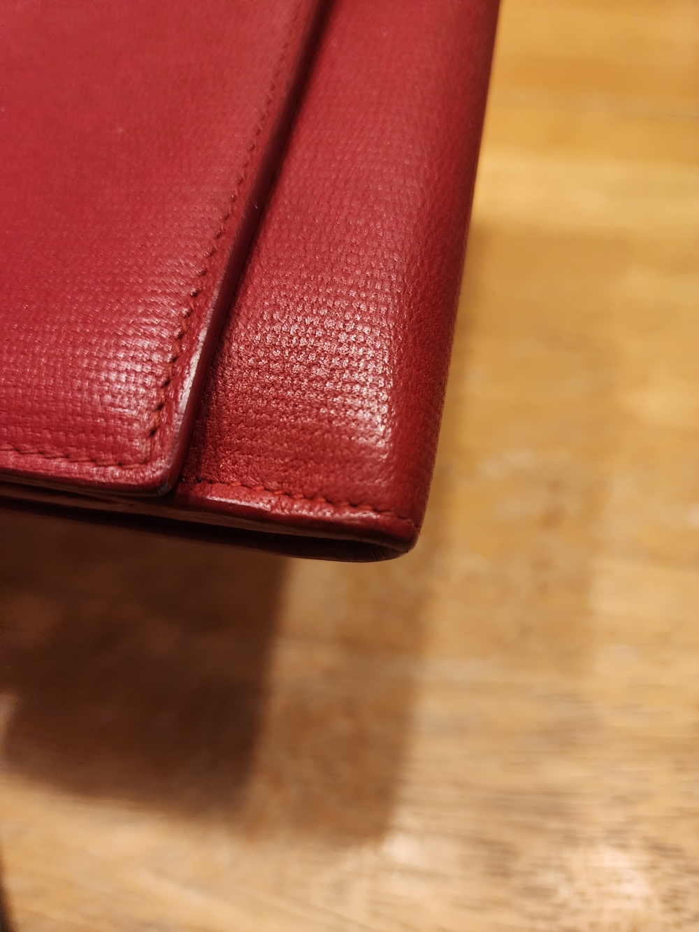 red textured leather Yves Saint Laurent Y-Line wallet gold-tone hardware - Picture 5 of 16